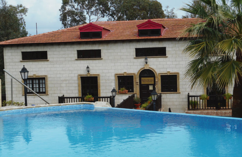 The pool and gardens of the Da Vinci centre