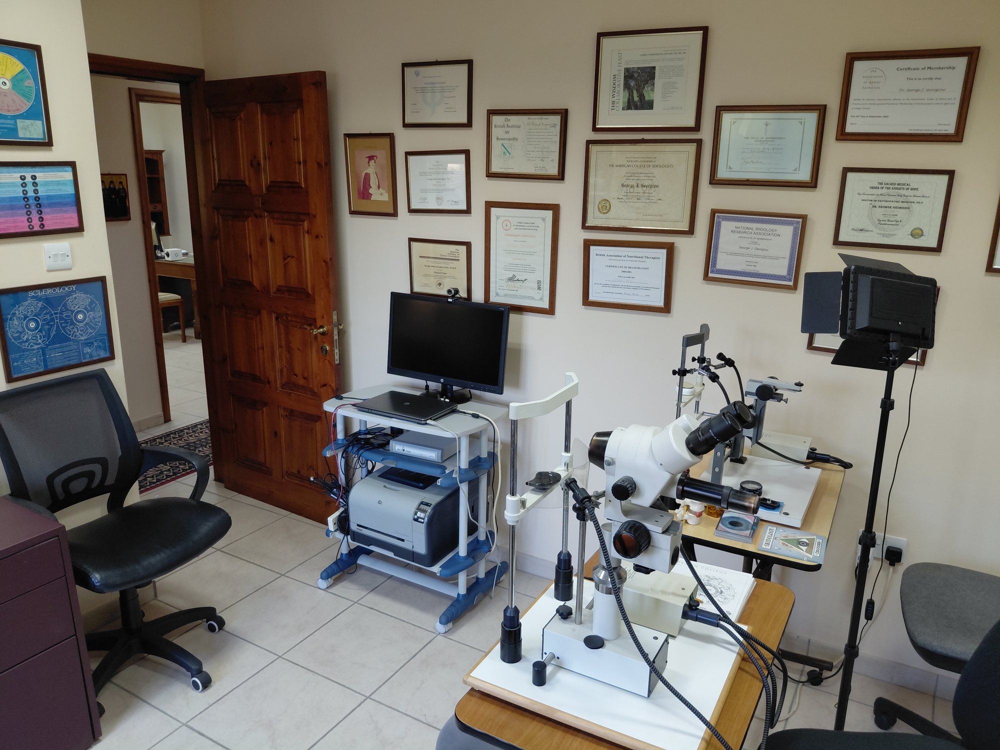 The darkfield microscope in the centre’s diagnostic room